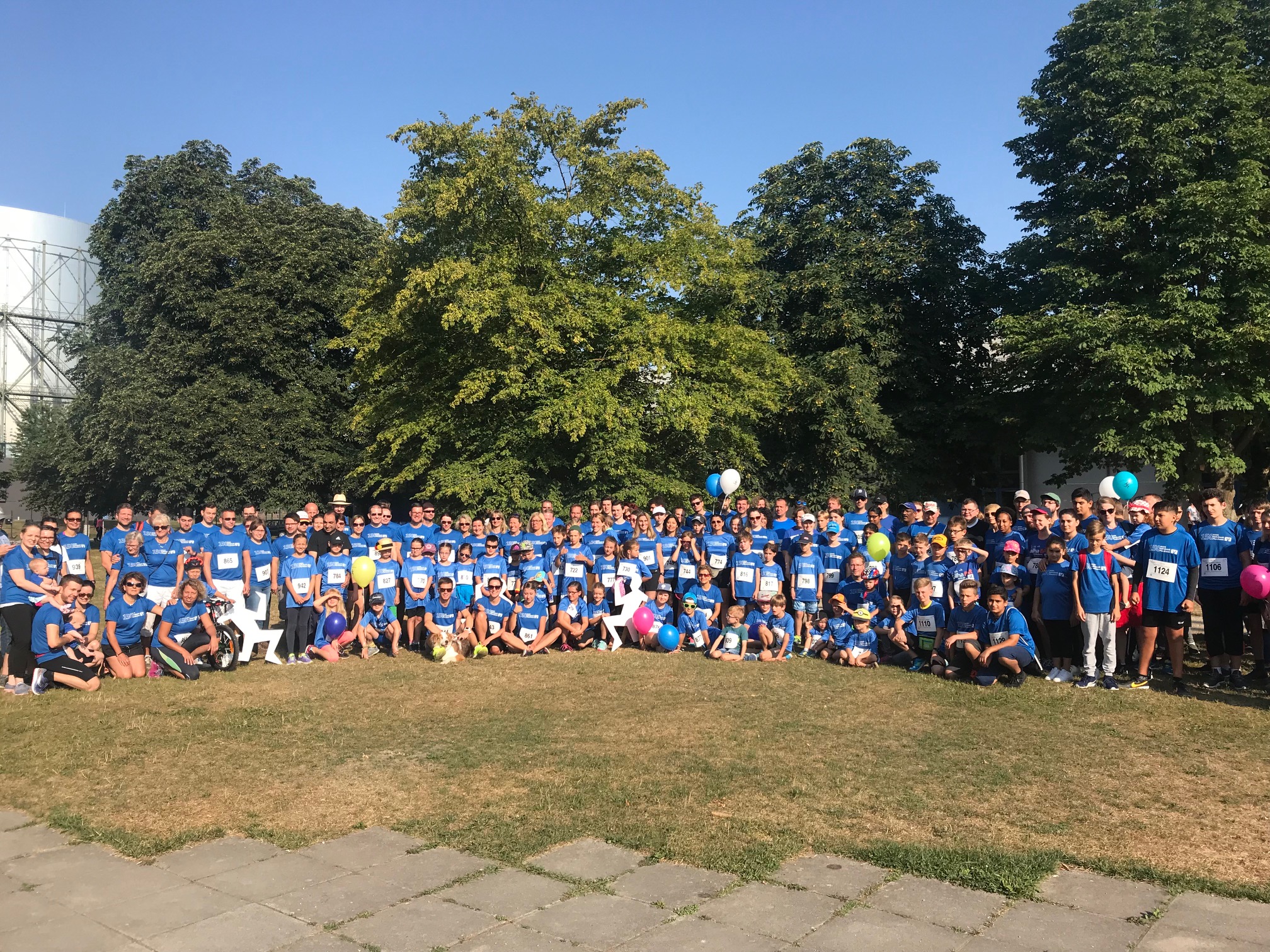 Mitarbeiter der Volksbank Pforzheim am Lauf für das Leben in Enzauenpark Pforzheim