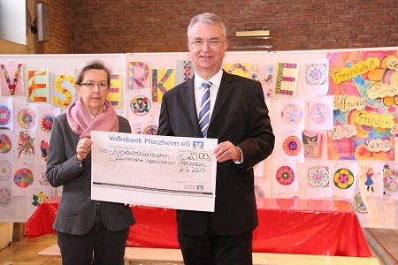 Spendenübergabe der Volksbank Pforzheim an die Vesperkirche