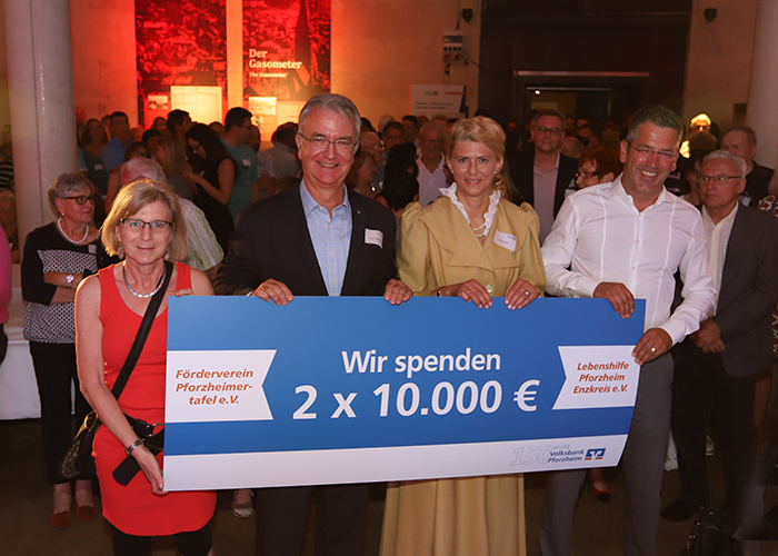 Spendenübergabe der Volksbank Pforzheim an die Lebenshilfe Pforzheim und den Förderverein Pforzheimer Tafel e.V.