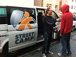 Der StreetCamp-Van im Einsatz