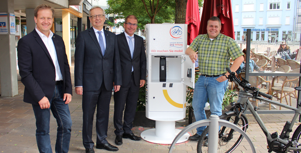 Volksbank Neckartal - Stiftung fördert 12 E-Bike Ladestationen