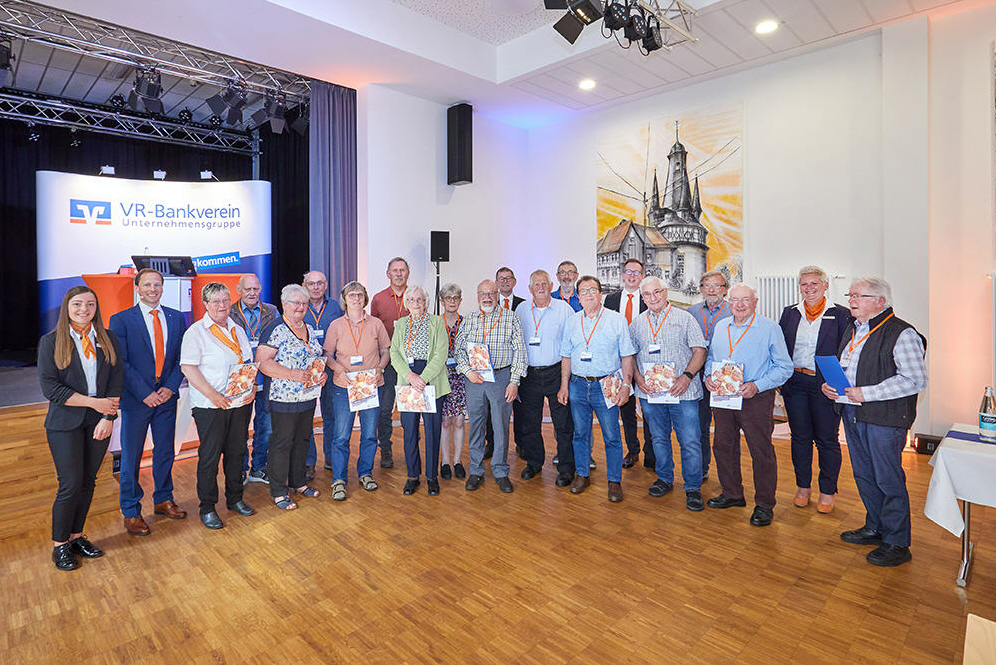 VR-Bankverein Bad Hersfeld-Rotenburg eG ehrt langjährige Mitglieder