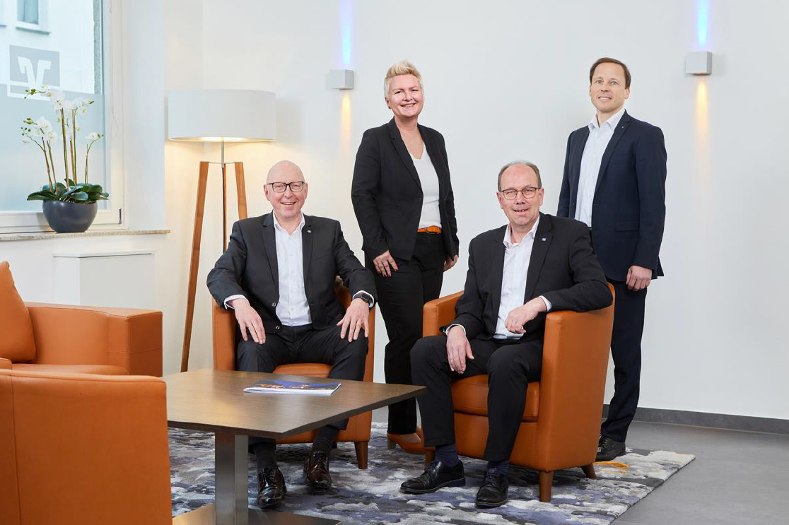 v. l. n. r. Vorstandsmitglieder Thomas Balk, Hartmut Apel und Michael Herbst mit der Generalbevollmächtigten Michaela Ulm