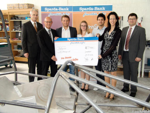Sparda Bank Ostbayern Unterstutzt La Eracing Team Der Hochschule
