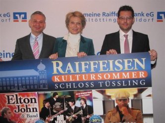 1522578635-kultursommer-raiffeisen-schloss-tuessling-elton-john-xavier-naidoo-beatles.9